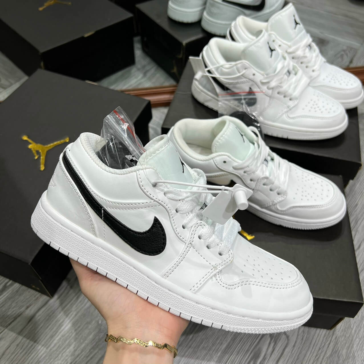 Giày Nike Air Jordan 1 Low White And Black ảnh Thật