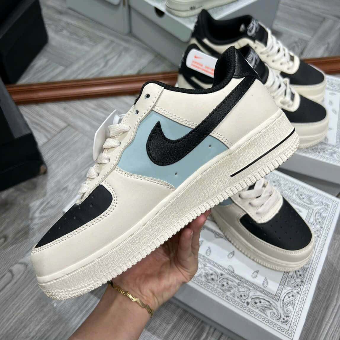 Hông Nike Air Force 1 Low Cream Black Swoosh